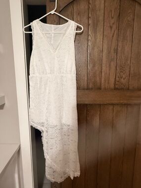 White Lace Sleeveless V-Neck Dress